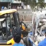 मुंबई – धारावी में अवैध मस्जिद को तोड़ने आया बुलडोजर, भड़की मुस्लिम भीड़, बवाल शुरू