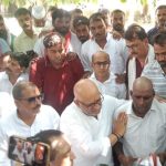 जौनपुर – मंगेश यादव के घर पहुंचे अजय राय, बोले- हाईकोर्ट के सिटिंग जज से कराई जाए न्यायिक जांच