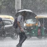 चक्रवाती तूफान के चलते देश के कई हिस्सों में बारिश का अलर्ट