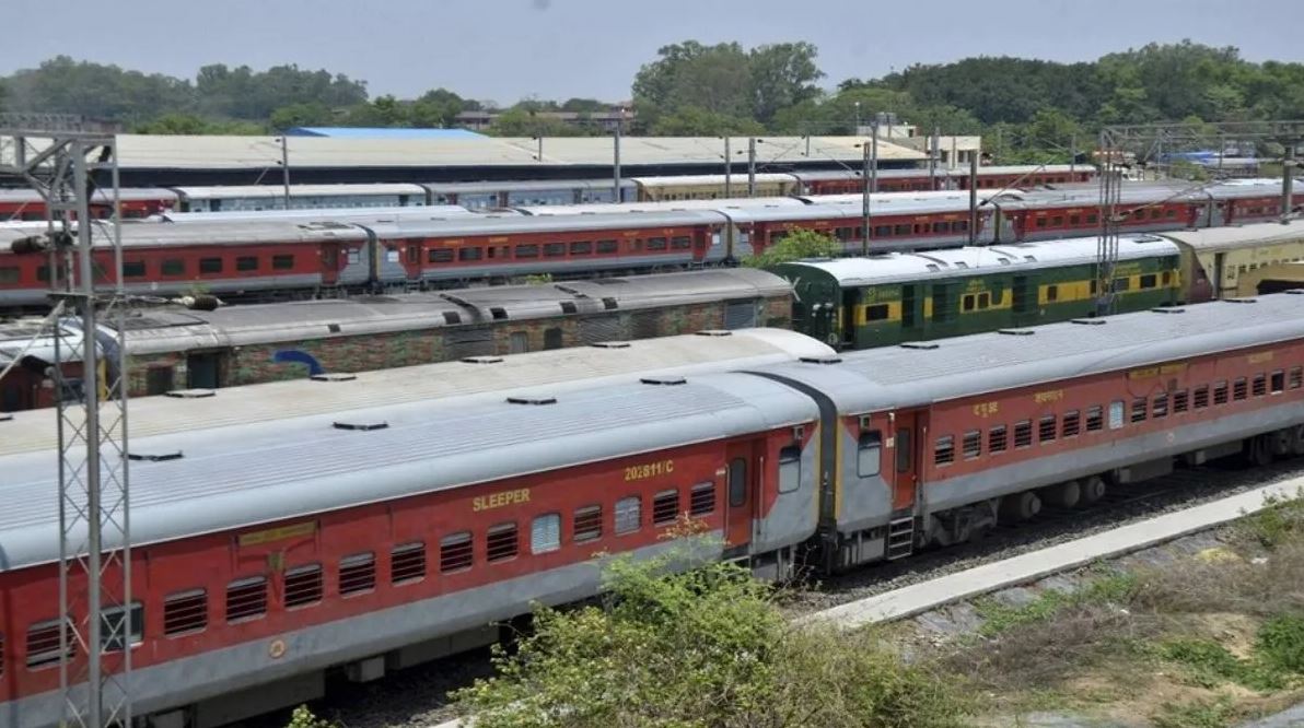 महाकुंभ 2025 प्रयागराज: भीड़ नियंत्रण के लिए कई ट्रेनें रद्द