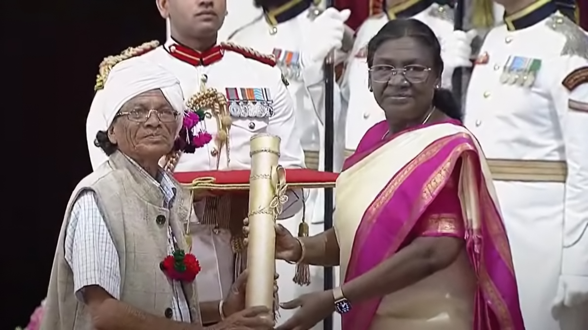 पंडी राम मंडावी को राष्ट्रपति से मिला पद्मश्री सम्मान