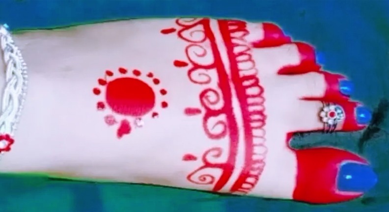 2. मेहंदी आलता डिजाइन