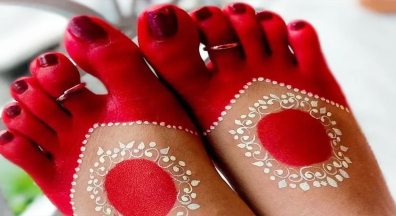 4. गोल टिक्की आलता डिजाइन