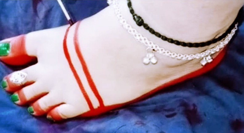 7. मिनिमल आलता डिजाइन