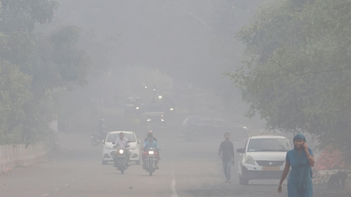Delhi NCR AQI गंभीर स्तर पर, जहरीली हवा ने बढ़ाई मुश्किलें