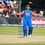 अभिषेक शर्मा तूफानी पारी खेलते हुए