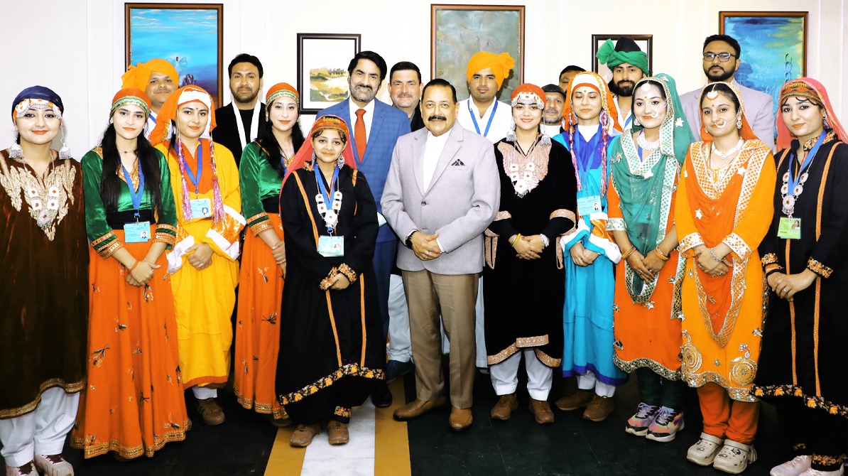 गणतंत्र दिवस में जम्मू-कश्मीर झांकी ने दिखाई सांस्कृतिक पहचान