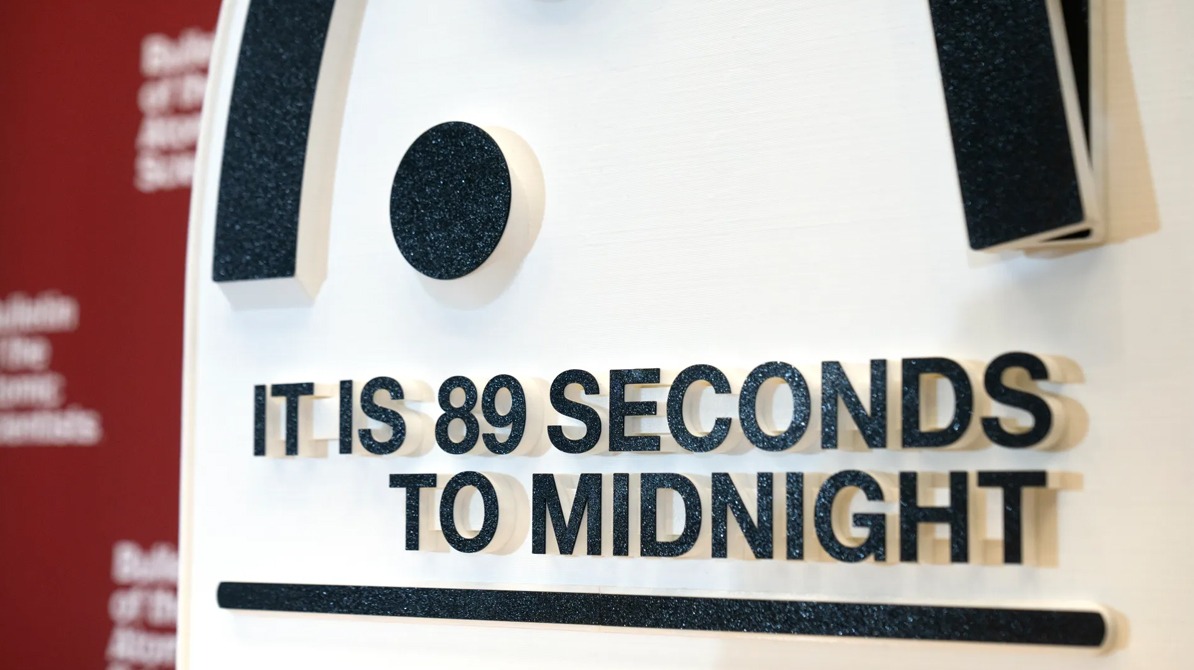 डूम्सडे क्लॉक 85 सेकंड दूर | दुनिया के लिए सबसे गंभीर चेतावनी