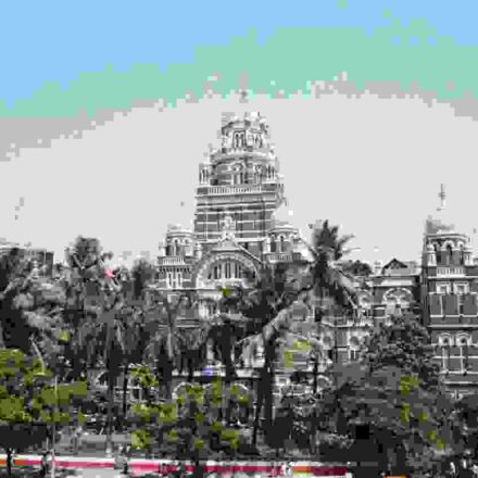 रेलवे वर्कशॉप में अप्रेंटिस प्रशिक्षण लेते उम्मीदवारों की तस्वीर, जो रेलवे अप्रेंटिस भर्ती 2026 से जुड़ी है।