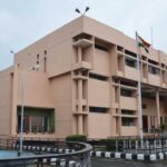 पंजाब अधीनस्थ सेवा चयन बोर्ड कार्यालय और सरकारी परीक्षा की तैयारी करते अभ्यर्थियों की प्रतिनिधि छवि।