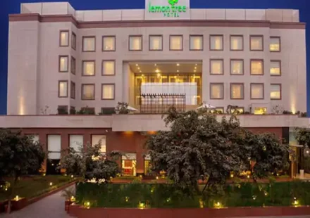 AI Impact Summit 2026 के दौरान NCR होटल का दृश्य