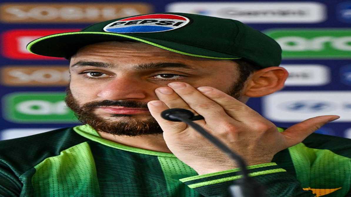 शादाब खान बयान विवाद | PCB की नाराजगी के बाद टीम को नसीहत