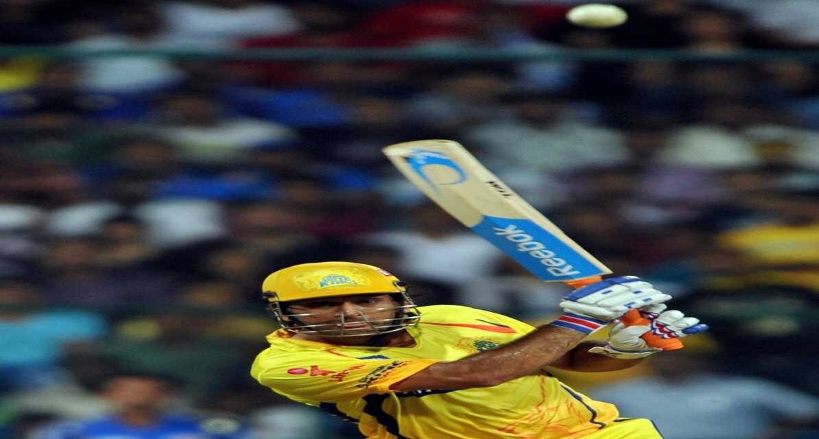 चेन्नई सुपर किंग्स के कप्तान महेंद्र सिंह धोनी की आईपीएल 2026 में खेलने को लेकर चर्चा।