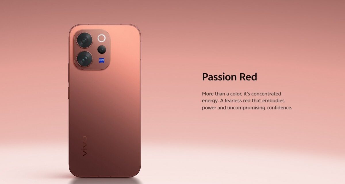 Vivo V70 Elite स्मार्टफोन Passion Red वेरिएंट में, जिसमें 50MP 3X टेलीफोटो कैमरा और स्लिम बेज़ल AMOLED डिस्प्ले दिखाई दे रहा है।