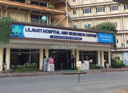 सलीम खान की तबीयत को लेकर अस्पताल के बाहर की तस्वीर