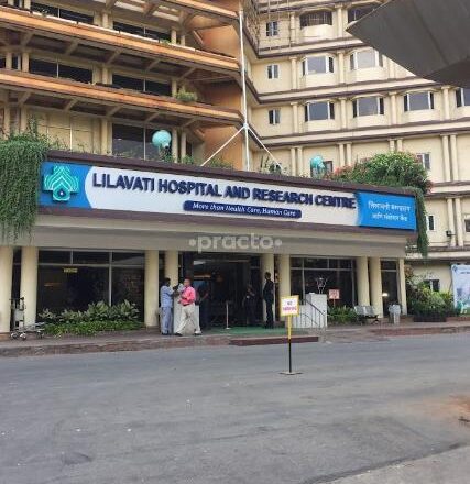 सलीम खान की तबीयत को लेकर अस्पताल के बाहर की तस्वीर