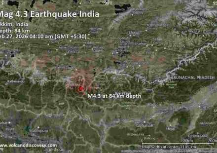 सिक्किम भूकंप 2026 के बाद पश्चिम सिक्किम में लोग बाहर खड़े