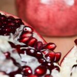 एंटीऑक्सिडेंट फूड के फायदे दिखाते रंगीन फल और सब्जियां