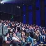 सिनेमा हॉल में चलती फिल्म के साथ स्क्रीन पर दिखाई देते सबटाइटल, दर्शकों के लिए नई सुविधा