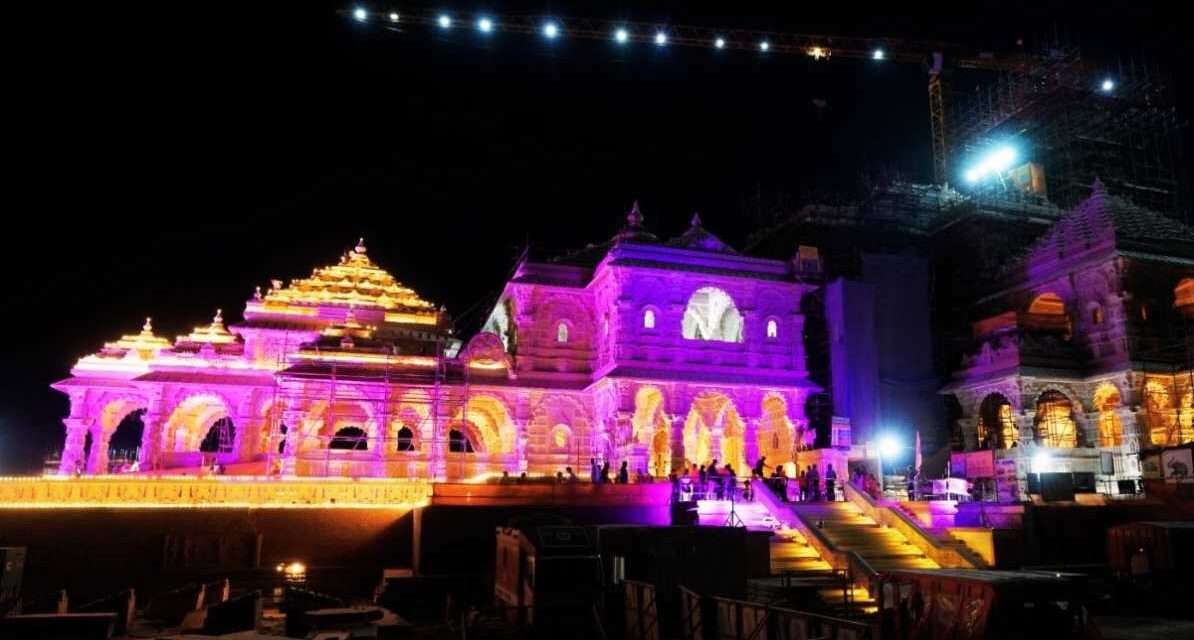 तिमारपुर मंदिर में राम नवमी उत्सव 2026 के दौरान श्रद्धालु भजन-कीर्तन, हवन और लंगर सेवा में भाग लेते हुए