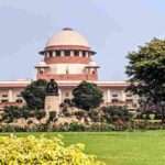 सुप्रीम कोर्ट भवन की तस्वीर, जिसमें मेंस्ट्रुअल लीव से जुड़ी याचिका पर अदालत के फैसले को दर्शाया गया है।