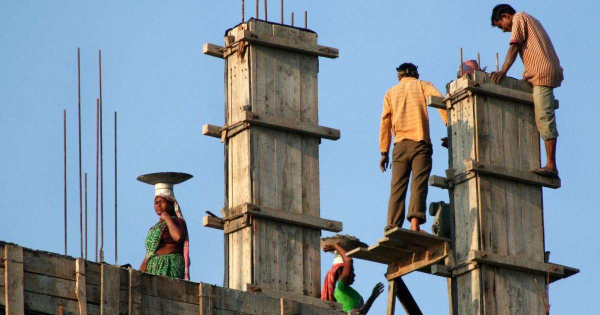 उत्तर प्रदेश सरकार की श्रमिक कल्याण योजनाओं के तहत मजदूरों को शिक्षा, पेंशन, स्वास्थ्य और आर्थिक सहायता दी जा रही है।