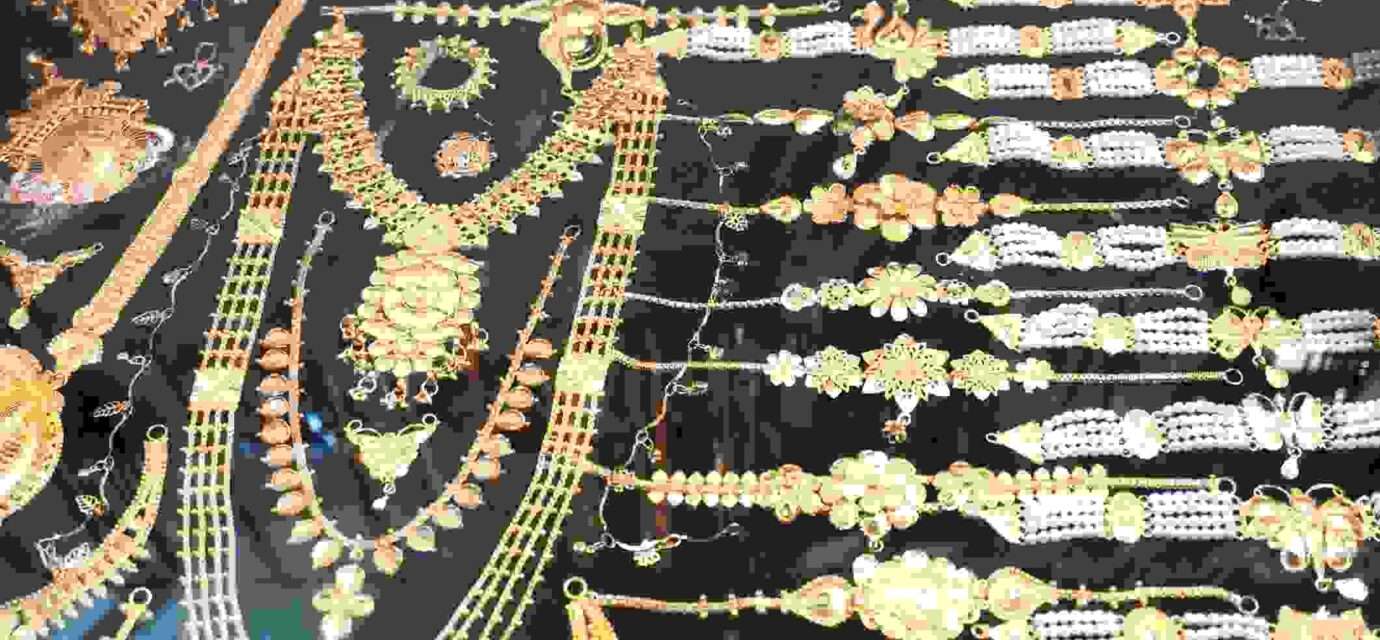 भारत में सोने-चांदी की कीमतें गिरावट