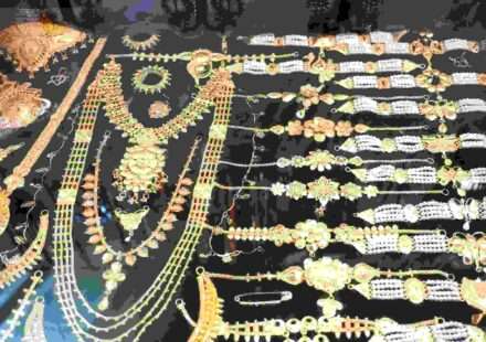 भारत में सोने-चांदी की कीमतें गिरावट