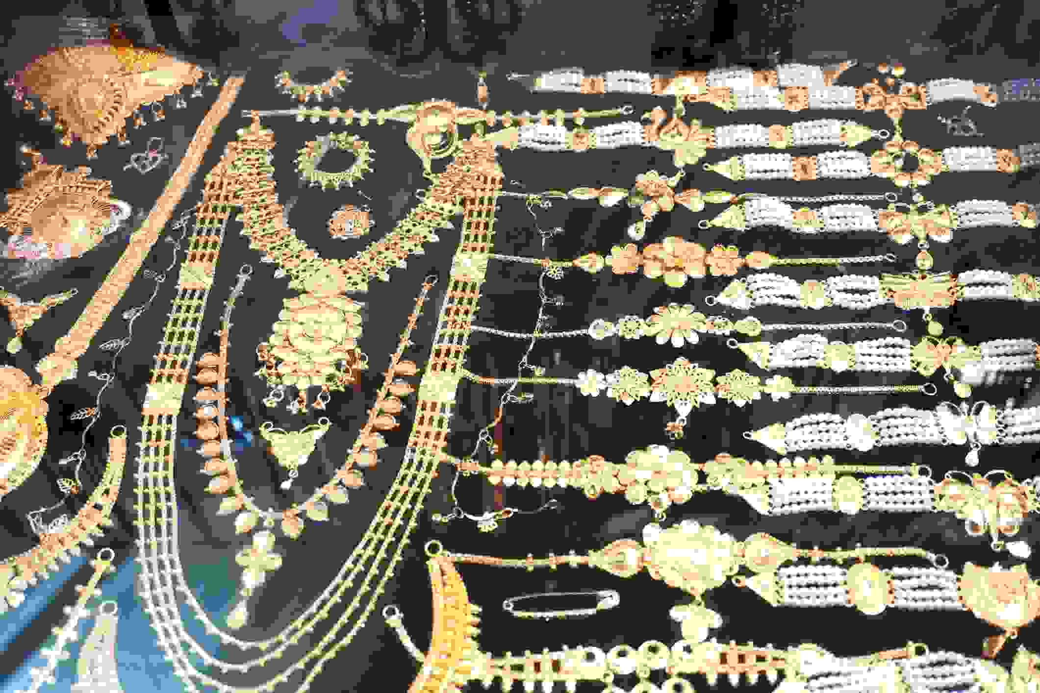 सोने-चांदी की कीमतें | दो दिन में बड़ी गिरावट, निवेशकों की नजर बाजार पर