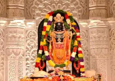 भगवान राम की प्रतिमा के साथ योगी सरकार द्वारा रामनवमी अवकाश 2026 की घोषणा दर्शाता दृश्य