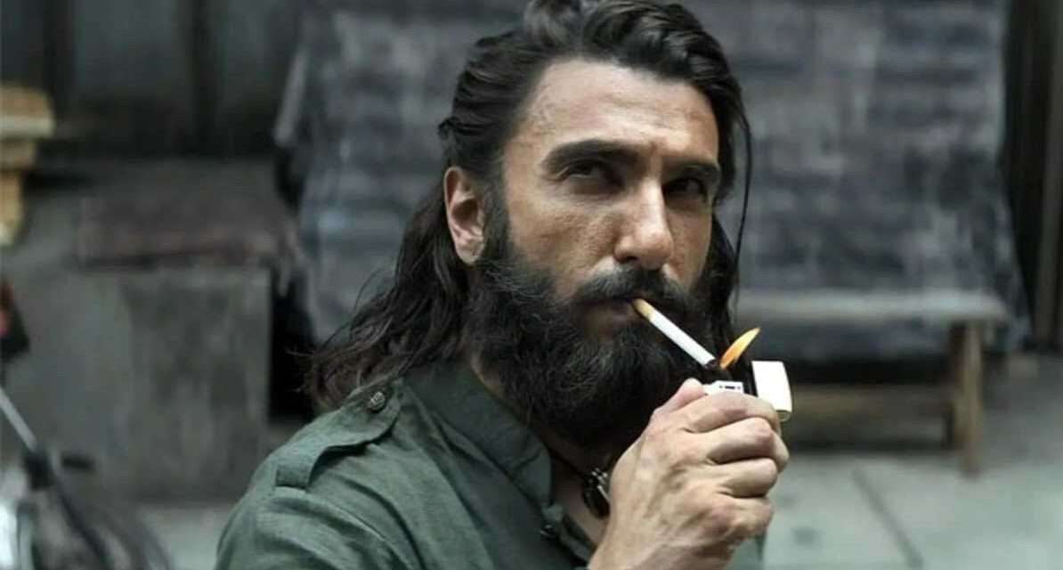 फिल्म धुरंधर 2 के विवादित सीन को लेकर सिख समुदाय और नेताओं द्वारा विरोध प्रदर्शन का दृश्य