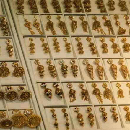 सर्राफा बाजार गिरावट के दौरान भारत में सोना और चांदी के ताजा भाव, जहां गोल्ड और सिल्वर की कीमतों में बड़ी गिरावट देखी गई