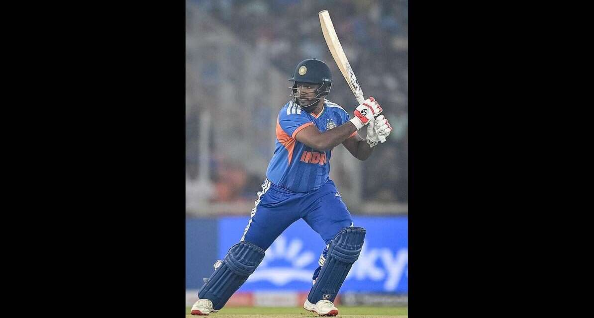 भारत टी-20 वर्ल्ड कप फाइनल में चौथी बार पहुंचा, इंग्लैंड पर ऐतिहासिक जीत संजू सैमसन टी-20 वर्ल्ड कप सेमीफाइनल में बल्लेबाजी करते हुए