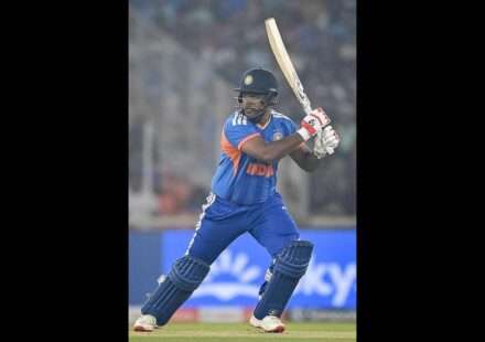 संजू सैमसन टी-20 वर्ल्ड कप सेमीफाइनल में बल्लेबाजी करते हुए