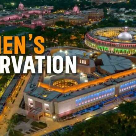 भारतीय संसद का दृश्य, जिसमें महिला प्रतिनिधित्व और राजनीतिक चर्चा को दर्शाया गया है।