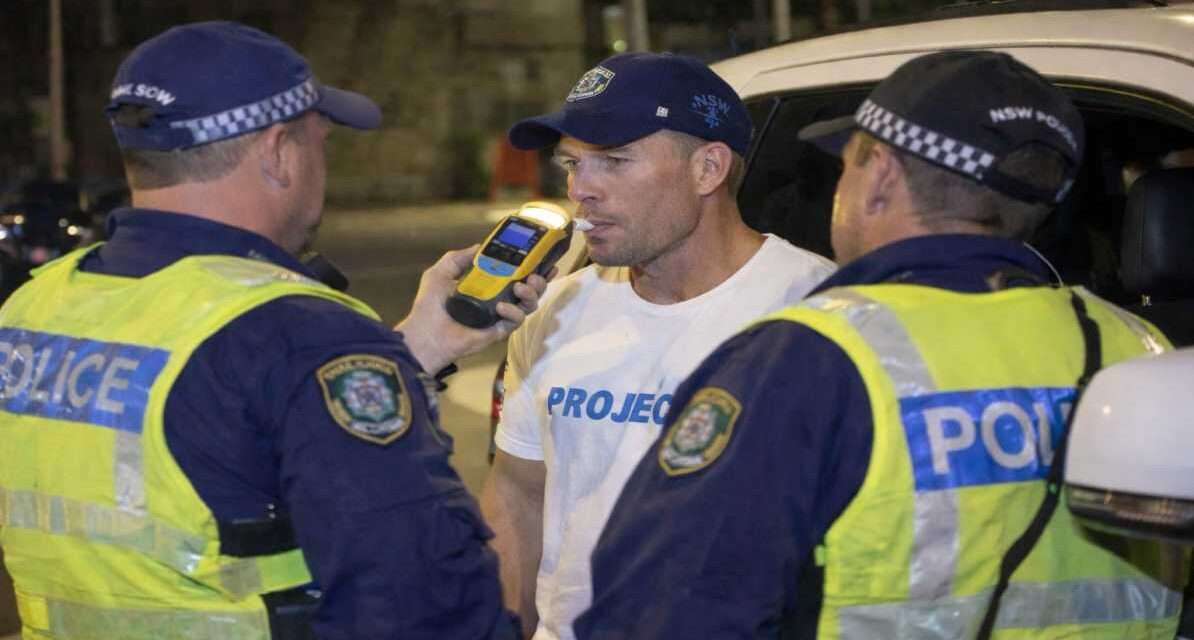 डेविड वॉर्नर ड्रिंक ड्राइविंग केस | सिडनी में गिरफ्तारी से मचा हड़कंप सिडनी में पुलिस द्वारा ब्रीथ टेस्ट के दौरान क्रिकेटर डेविड वॉर्नर की जांच का दृश्य