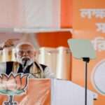 बंगाल में भाजपा नेताओं और समर्थकों की बड़ी रैली, जहां 360 डिग्री प्रचार रणनीति के तहत चुनाव प्रचार किया जा रहा है।