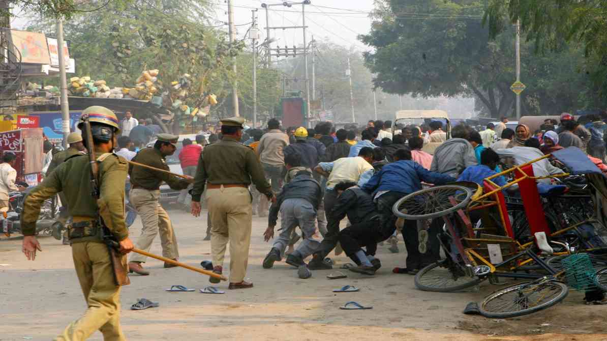 नोएडा हिंसा मामला | डीएम की बैठक से बनेगा स्वास्थ्य जांच अभियान का प्लान