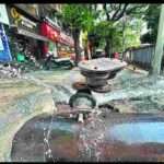 आगरा जलकल घोटाला के दौरान पाइपलाइन मरम्मत स्थल पर काम करते कर्मचारी