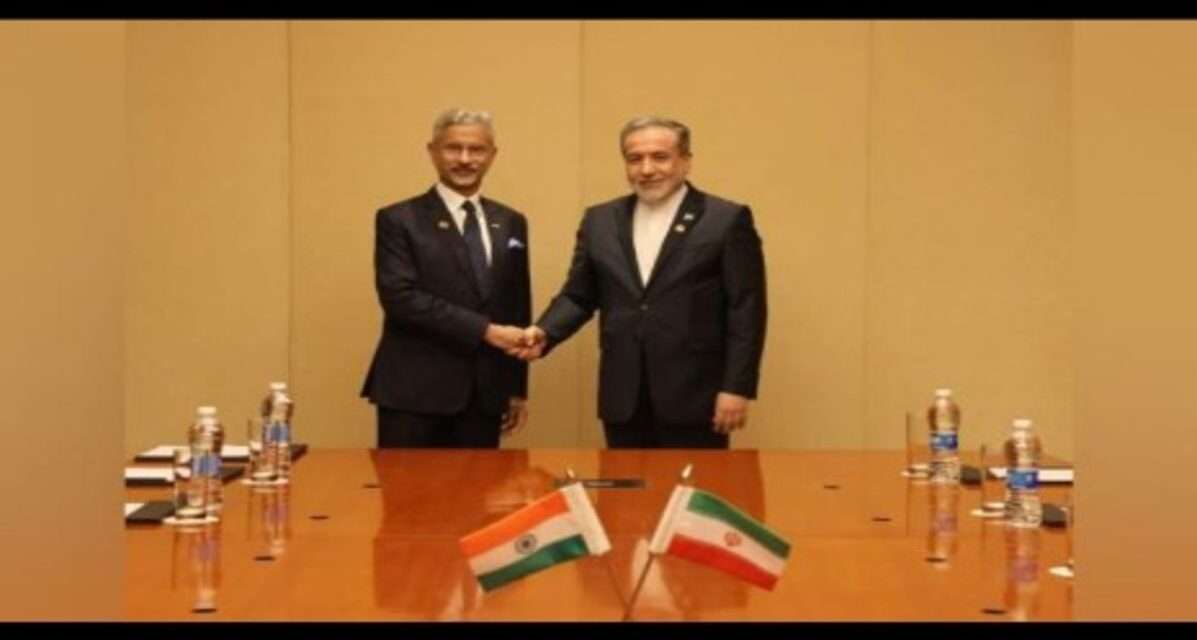 एक प्रतीकात्मक तस्वीर जिसमें भारत और मिडिल ईस्ट के देशों के बीच कूटनीतिक बातचीत और शांति प्रयास को दर्शाया गया है।