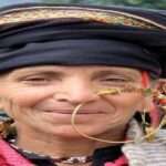 जौनसार बावर क्षेत्र की एक पारंपरिक शादी, जहां महिलाएं सीमित और सादगीपूर्ण गहनों में नजर आ रही हैं।