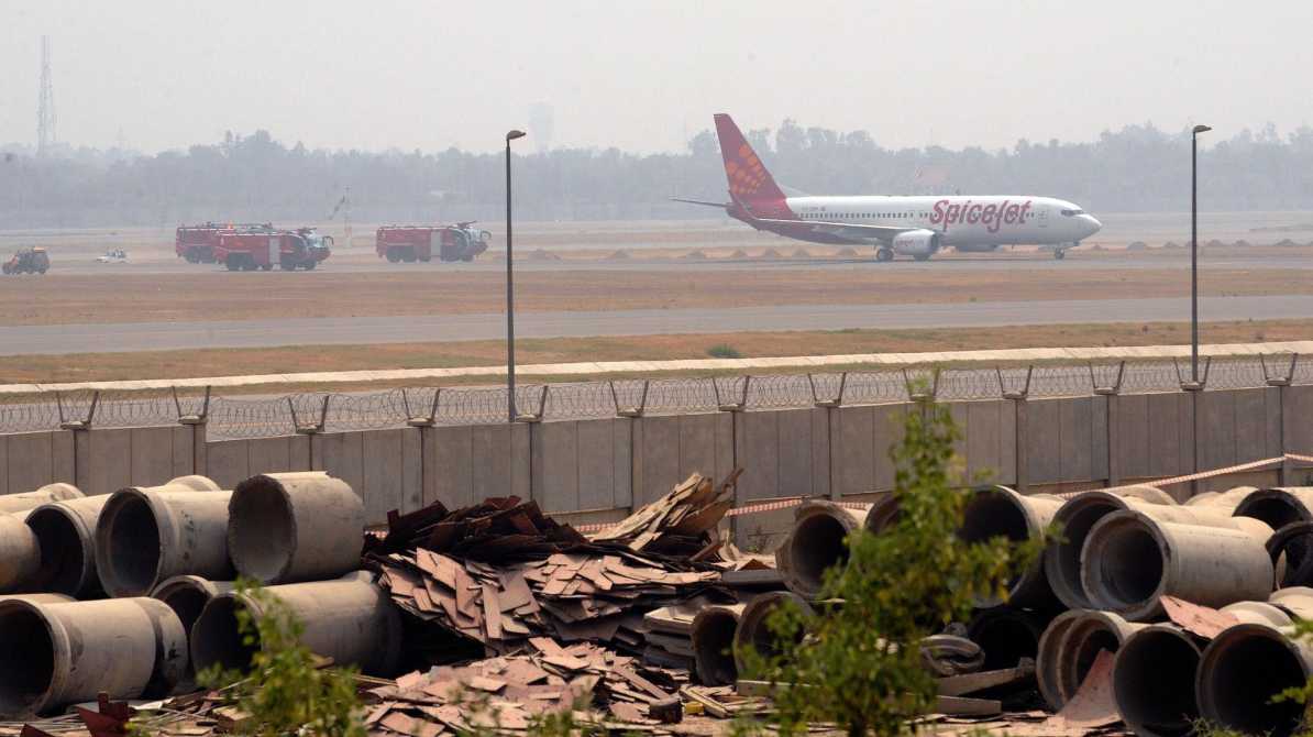 दिल्ली एयरपोर्ट हादसा | टेक-ऑफ से पहले स्विस फ्लाइट के इंजन में लगी आग, 232 यात्री सुरक्षित