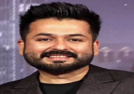 बॉम्बे हाईकोर्ट और फिल्म स्क्रिप्ट से जुड़ा प्रतीकात्मक दृश्य, जो धुरंधर स्क्रिप्ट विवाद को दर्शाता है