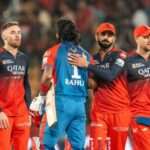 IPL 2026 के मैच में पंजाब किंग्स के खिलाफ रिकॉर्ड जीत के बाद दिल्ली कैपिटल्स के खिलाड़ी मैदान पर जश्न मनाते हुए दिखाई दे रहे हैं।