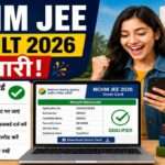 लैपटॉप स्क्रीन पर NCHM JEE Result 2026 चेक करता छात्र, साथ में होटल मैनेजमेंट शिक्षा से जुड़ा बैकग्राउंड।
