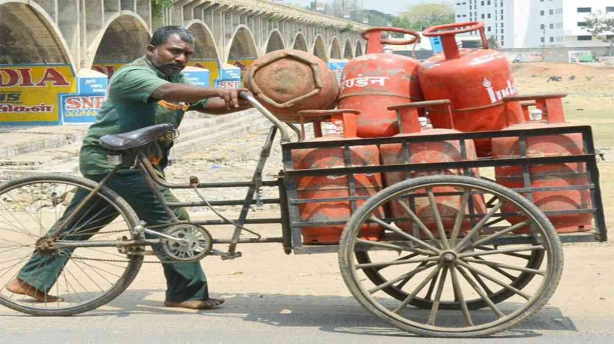 कमर्शियल LPG कीमत बढ़ोतरी | 19 किलो सिलिंडर हुआ महंगा, व्यापारियों पर असर