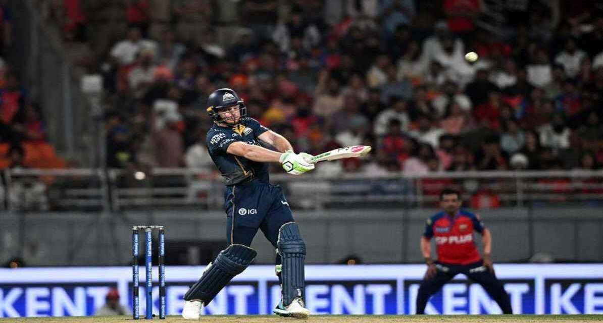 IPL 2026 में गुजरात टाइटंस के बल्लेबाज तेज़ी से रन बनाते हुए, मिडलिंग चेज जीत को दर्शाता दृश्य