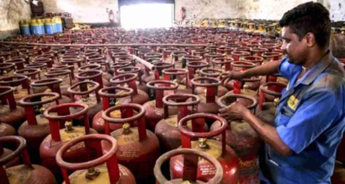 PNG गैस पाइपलाइन और LPG सिलेंडर की प्रतीकात्मक तस्वीर, जिसमें 30 जून 2026 के नियमों को दर्शाया गया है।