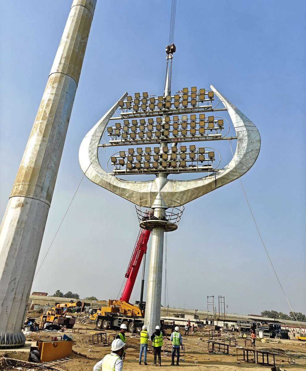 Varanasi International Cricket Stadium :- वाराणसी इंटरनेशनल क्रिकेट स्टेडियम में लग रही त्रिशूल आकार की फ्लडलाइट, आधुनिकता और संस्कृति का होगा अनूठा संगम