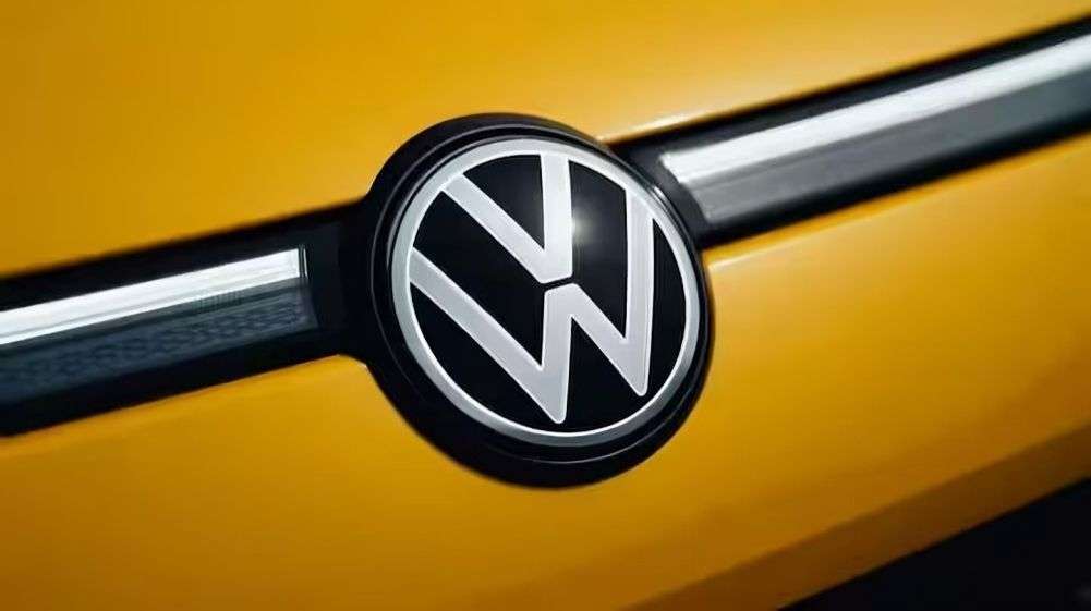 Volkswagen :- फॉक्सवैगन वैश्विक स्तर पर 50,000 और नौकरियों में कटौती की तैयारी में